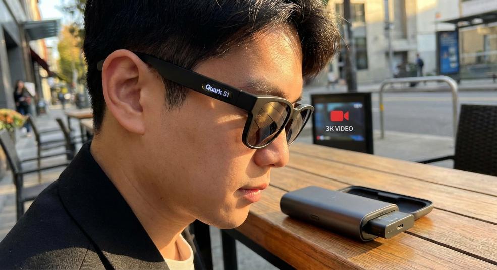 阿里首款自研 AI眼镜:夸克 AI 眼镜 S1 发布,双光机显示、3K 视频拍摄、可换电设计 阿里首款自研 AI眼镜:夸克 AI 眼镜 S1 发布,双光机显示、3K 视频拍摄、可换电设计第一张图