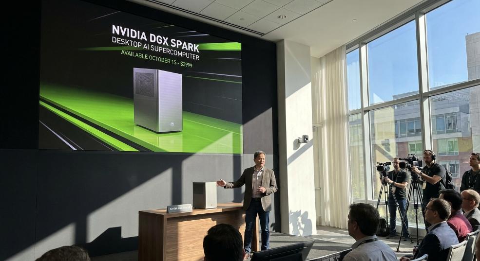 英伟达宣布 DGX Spark 桌面 AI 超算 15 日正式发售，3999 美元第一张图