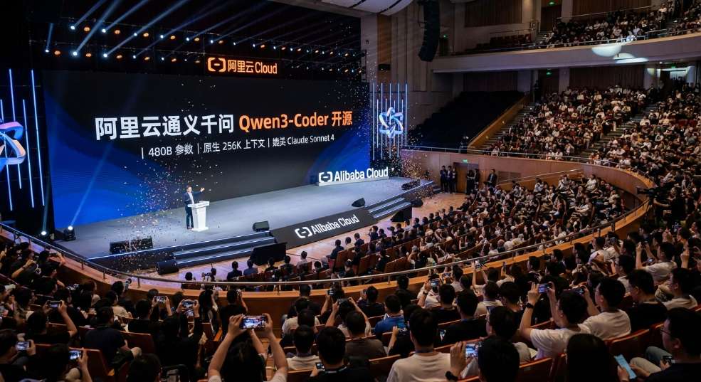 阿里云通义千问 Qwen3-Coder 宣布开源：480B 参数、原生支持 256K 上下文，可与 Claude Sonnet4 媲美第二张图