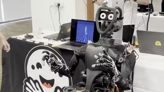 Hugging Face 推出 HopeJR 和 Reachy Mini 两款开源人形机器人