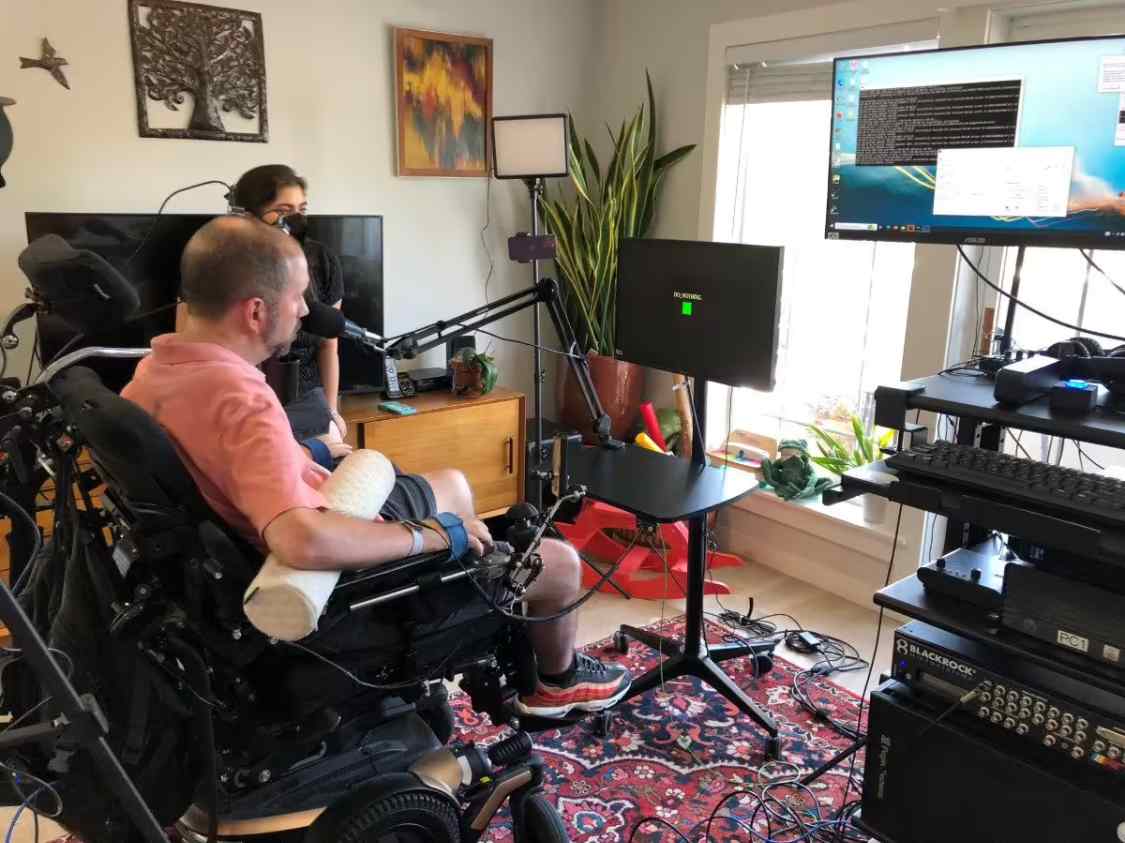 c8fdf5e8j00sxxgue0124d000v900nfp 脑机接口技术迎来重大突破:可使渐冻症患者重新流畅说话、唱歌