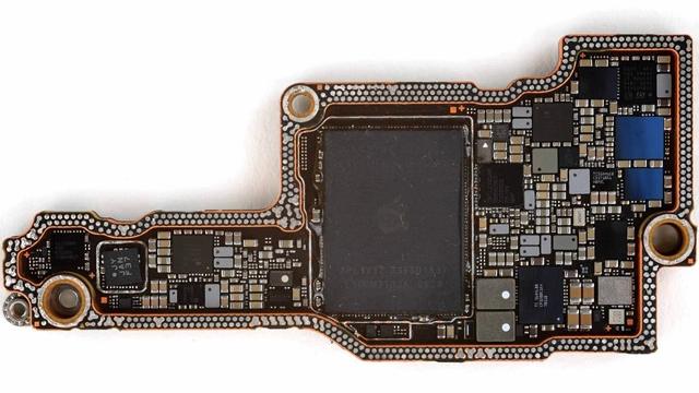 苹果iPhone 17系列高端机型所搭载的12GB LPDDR5X内存芯片被迫加