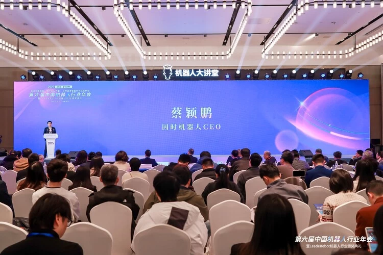 国产灵巧手竟比人手更轻盈强劲,现场单手抓起5公斤壶铃(图9)