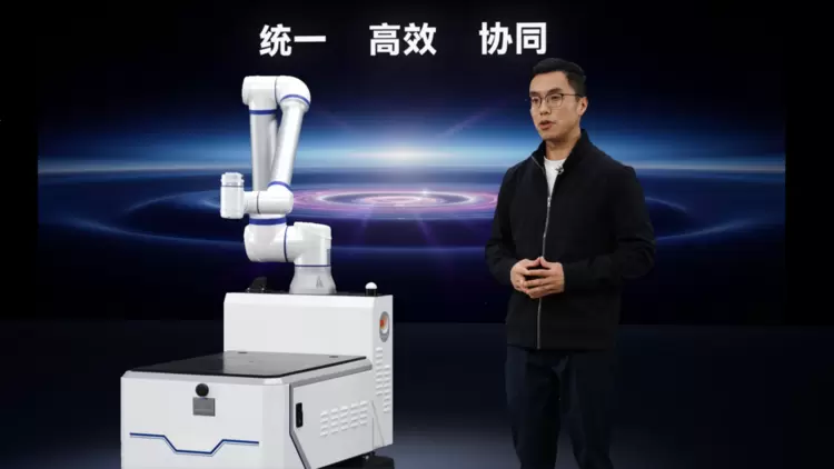 引领“无界全域”协同范式丨艾利特发布全新复合机器人,重塑智能体技术底座(图1)