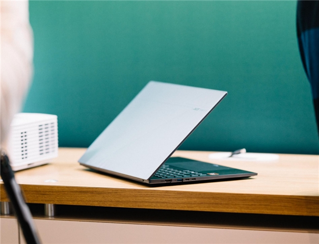 CES 2026宏碁放大招,AI电竞本竟薄至17.9毫米,还有1000Hz显示器(图2)